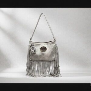 ✨ NWT Luxury Silver Metallic Leather Fringe Bag ✨ Size OS